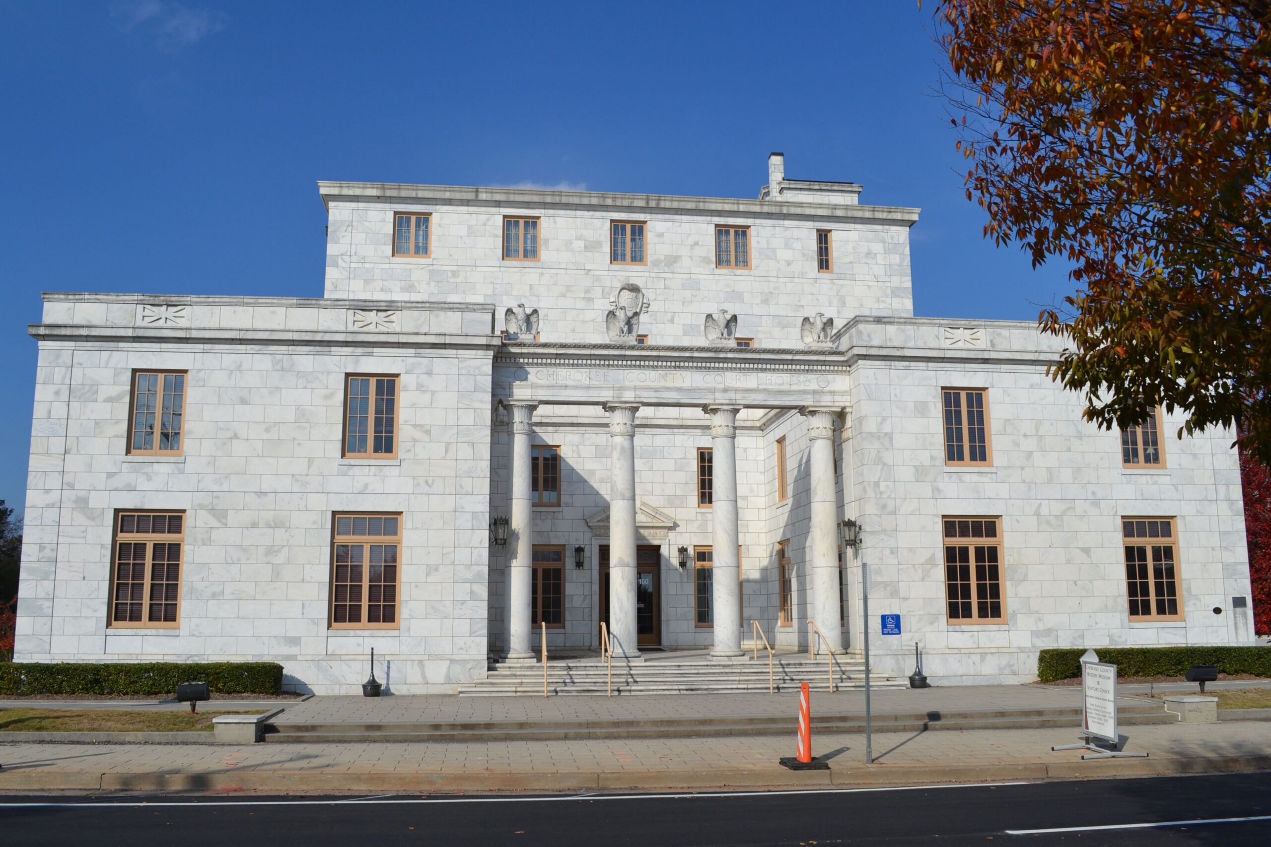 Exterior del histórico Palacio de Justicia del Condado de Cherokee de 1928, Canton