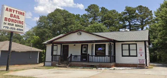 Exterior de la oficina de Anytime Bail Bonding en Marietta, 2357 Austell Road